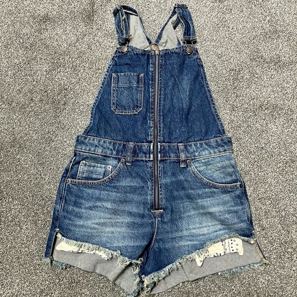 We The Free People Size 2 Ziggy Sun-kissed Denim Aura Blue Jean Overall Shorts